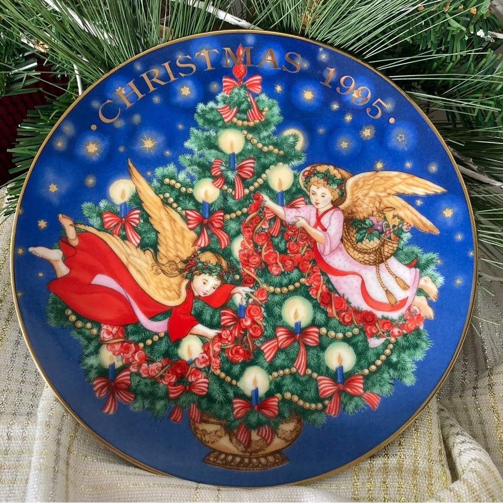 AVON 1995 Christmas Plate